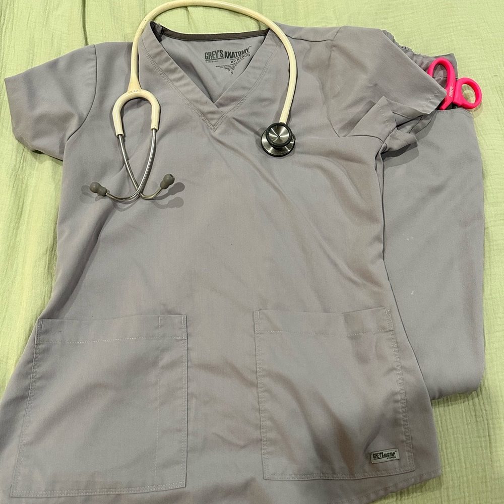 Grey's Anatomy Lavender and Mauve Scrubs Set - Picture 8 of 8